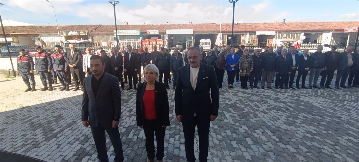 Pazaryeri'de 19 Ekim Muhtarlar Günü çelenk sunumu ve yemekle kutlandı