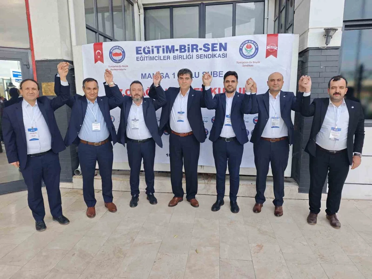 Ahmet Yasav, Eğitim-Bir-Sen Manisa Şubesi başkanlığına yeniden seçildi
