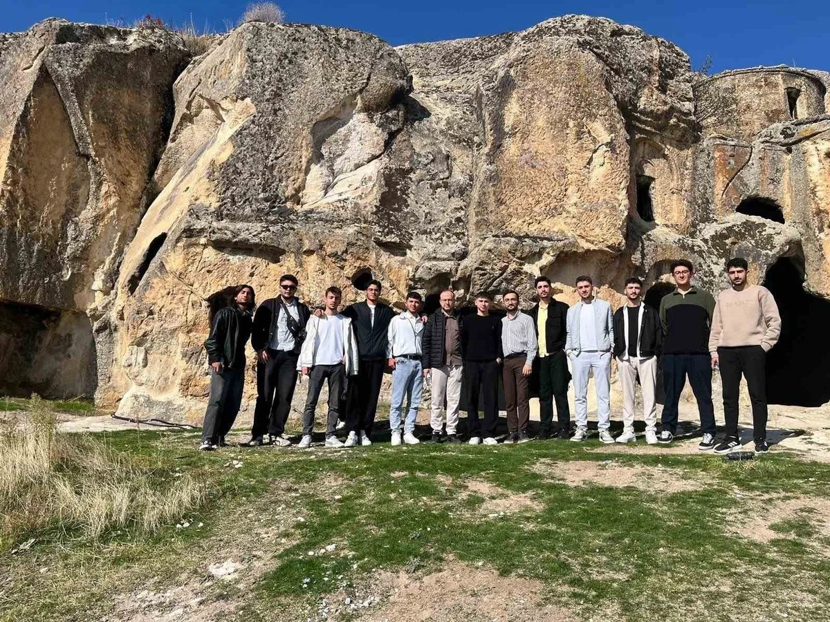 Emirdağ Müftülüğü öğrencileri Afyonkarahisar'da tarihi mirasla buluşturdu