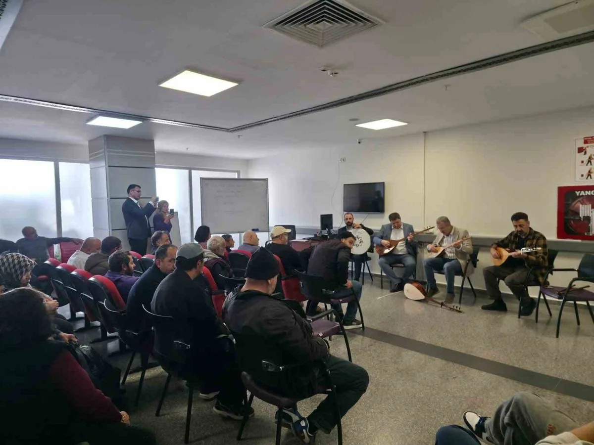 Erzincan'da ruh sağlığı merkezi danışanlarına konser ve sanat etkinliği düzenlendi