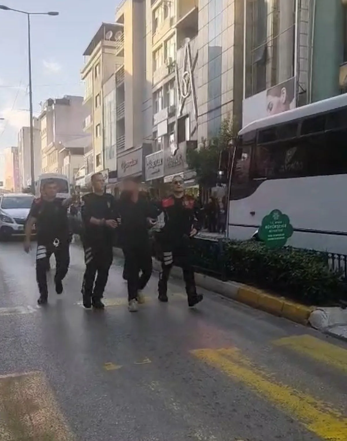 Aydın'da iş yerinde paniğe yol açtığı iddia edilen silahlı kişi tutuklandı