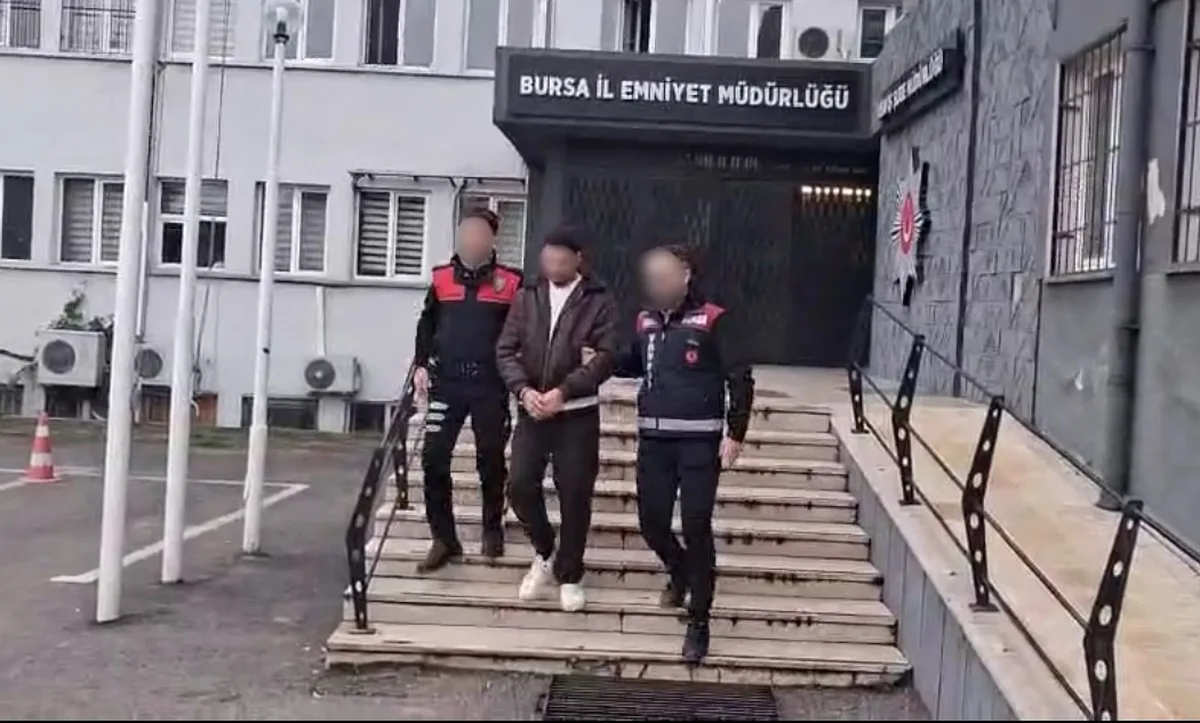 Bursa'da güzellik merkezine düzenlenen operasyonda 305 senetli sözleşme bulundu