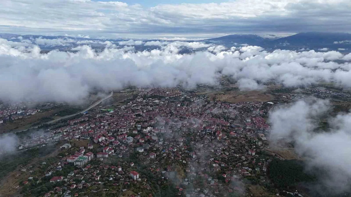 Bingöl'de yağışların ardından alçak kesimlere inen bulutlar dronla görüntülendi