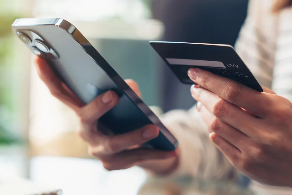 Bankalarda yeni dönem başladı! Araba satıp telefon kiralıyorlar