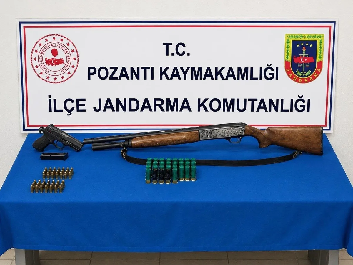 Adana Pozantı'da jandarma iki mahallede ruhsatsız silah ve uyuşturucu ele geçirdi
