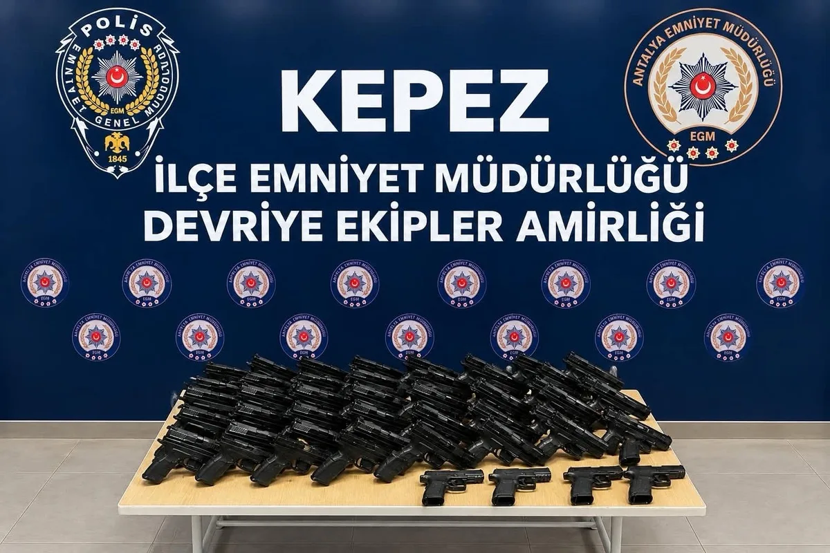 Antalya Kepez'de silah operasyonunda 32 tabanca ve 30 şarjör ele geçirildi
