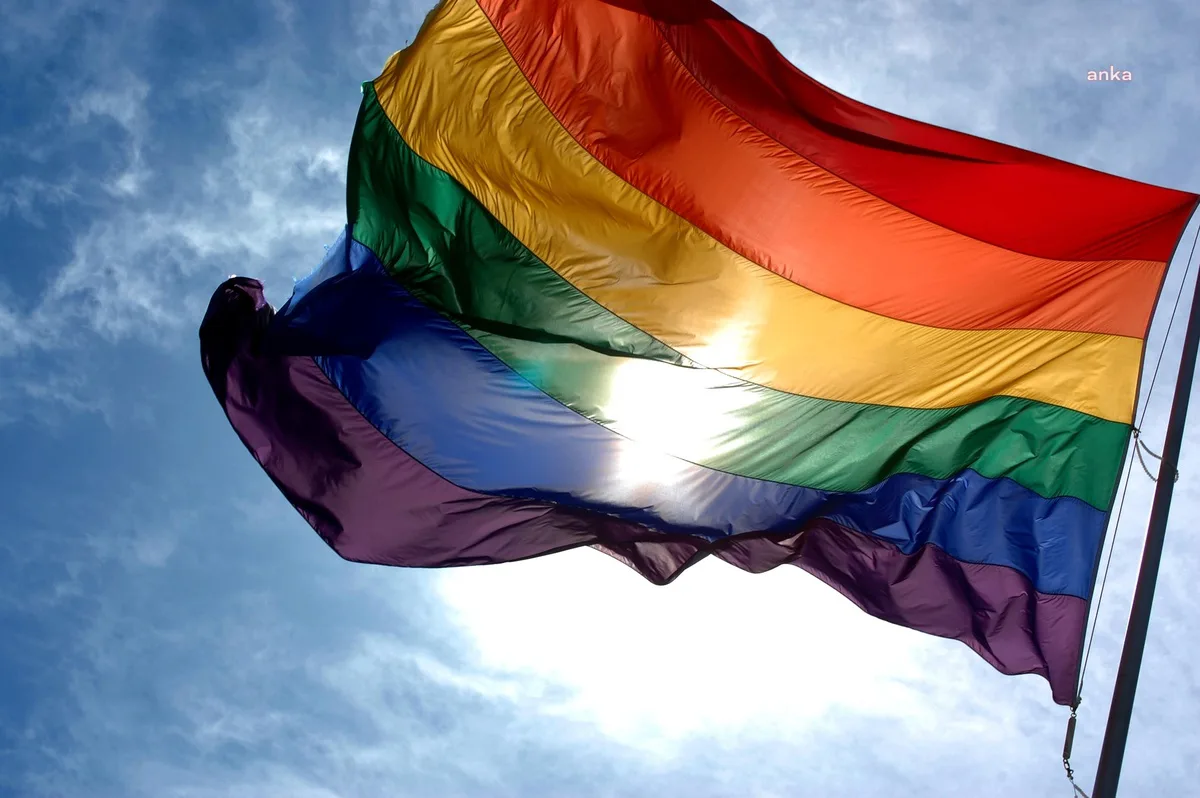 106 örgüt, Ailem Güvende'den tutuklu LGBTİ+'ların serbest bırakılmasını istedi