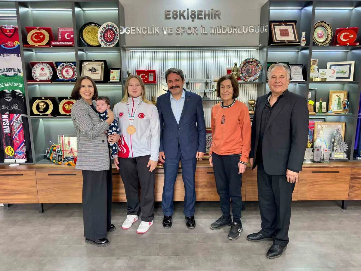 Eskişehirli genç kick boksçu, İtalya'daki Dünya Şampiyonası'nda üçüncü oldu