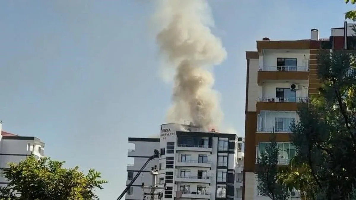 Diyarbakır Bağlar'da çatı yangınında apartman boşaltıldı, ölen yaralanan yok