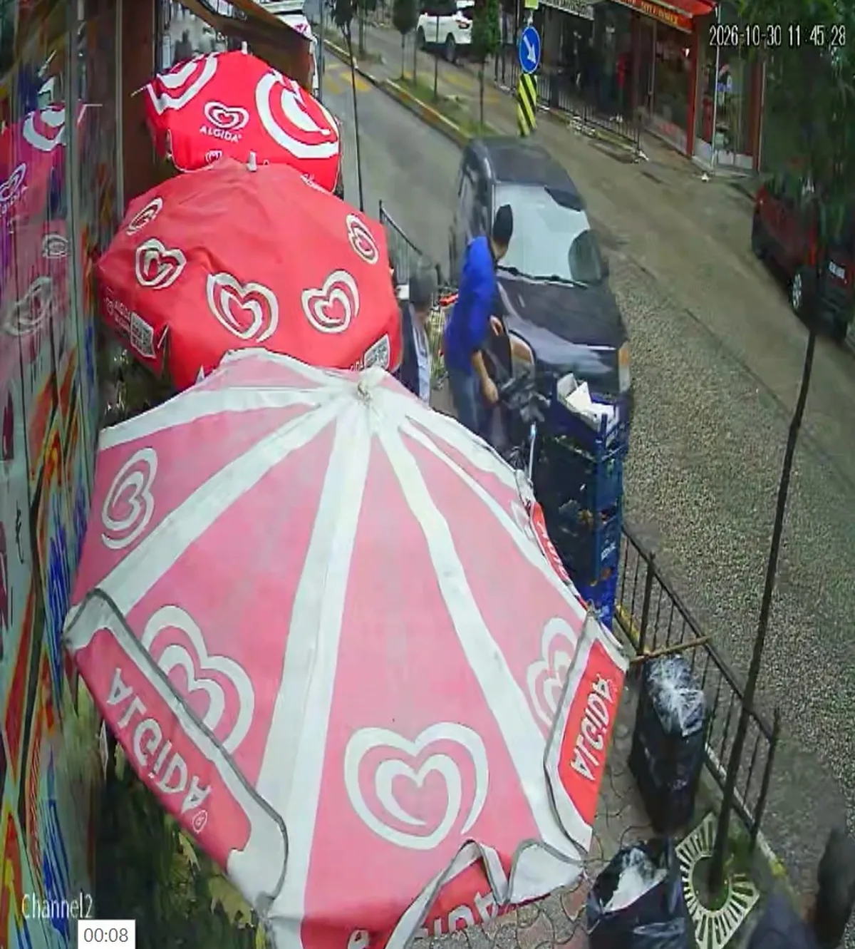 Giresun'da otomobil market önünde yayalara daldı, 3 kişi yaralandı