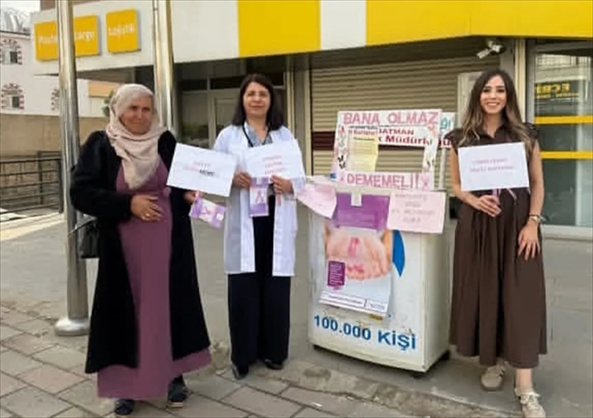 Kozluk'ta meme kanseri farkındalık standında erken teşhisin önemi anlatıldı