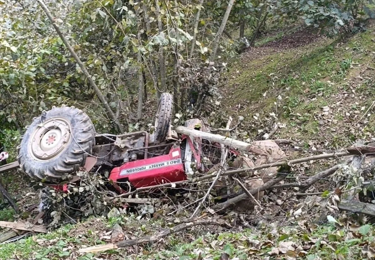 Düzce Akçakoca'da devrilen traktörün sürücüsü hayatını kaybetti