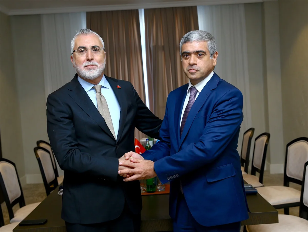 Bakan Işıkhan ile Aliyev, Hankendi'de sosyal güvenlik işbirliğini görüştü
