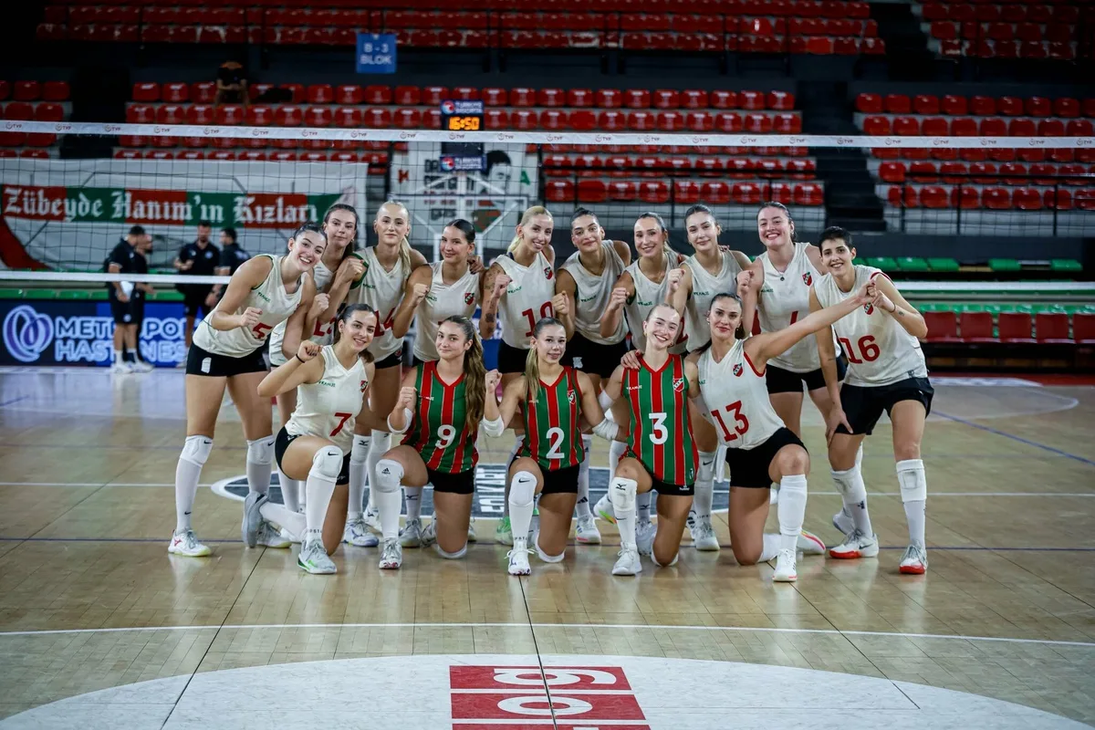 Kadınlar Voleybol 1. Ligi'nde Karşıyaka yarın evinde Vakıfbank ile karşılaşacak