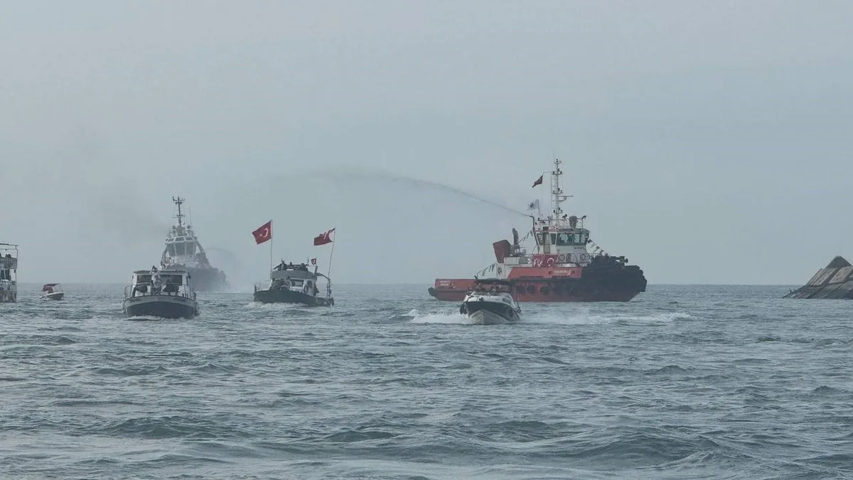 Zonguldak'ta Cumhuriyet'in 103. yıl dönümü bayraklı deniz gösterisiyle kutlandı