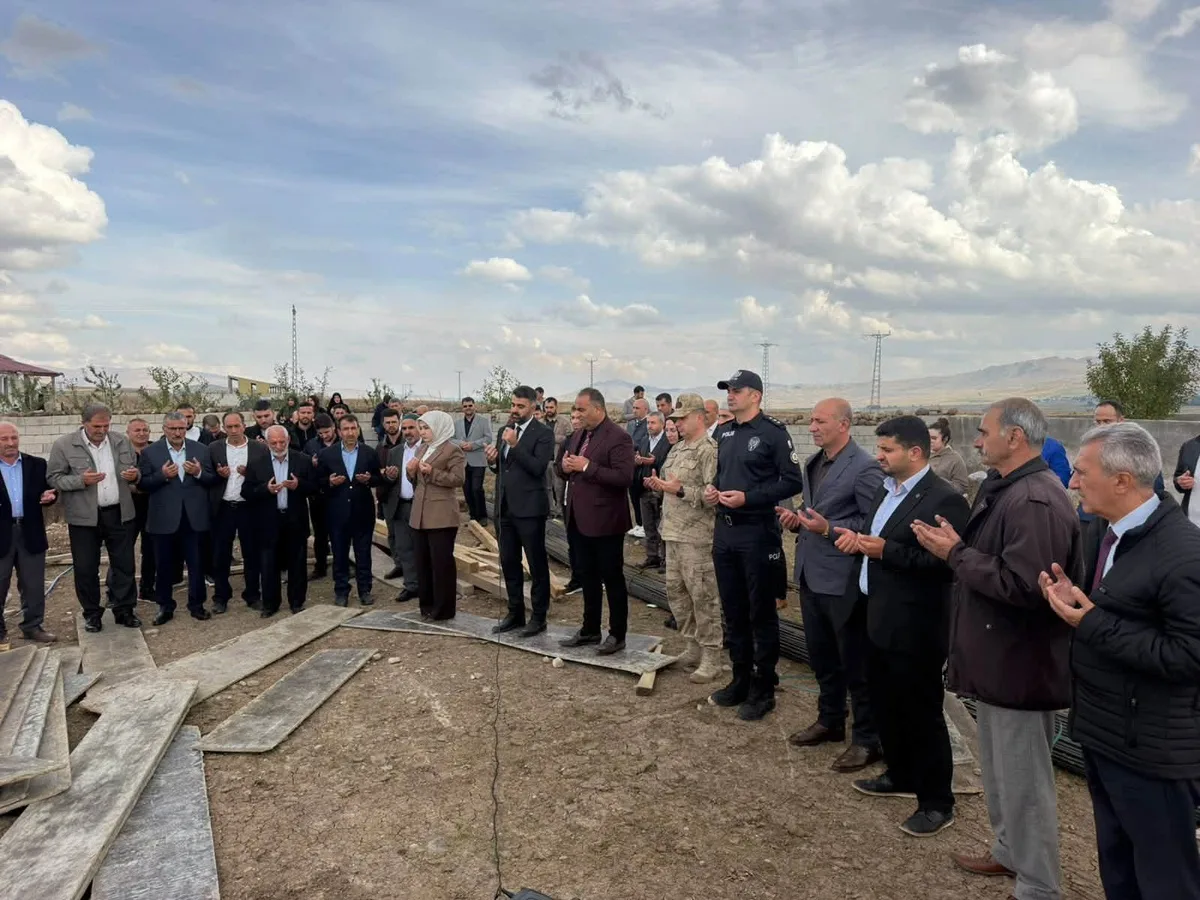 Ağrı Taşlıçay'da Kız Kur'an Kursu'nun temeli Kaymakam Kılıç'ın katılımıyla atıldı