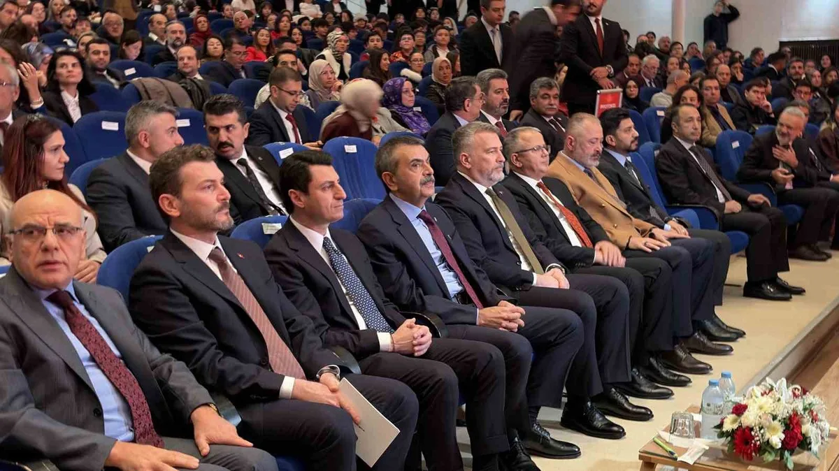 Bakan Tekin, yapay zeka destekli yeni EBA'yı 6 milyon aktif kullanıcıyla tanıttı