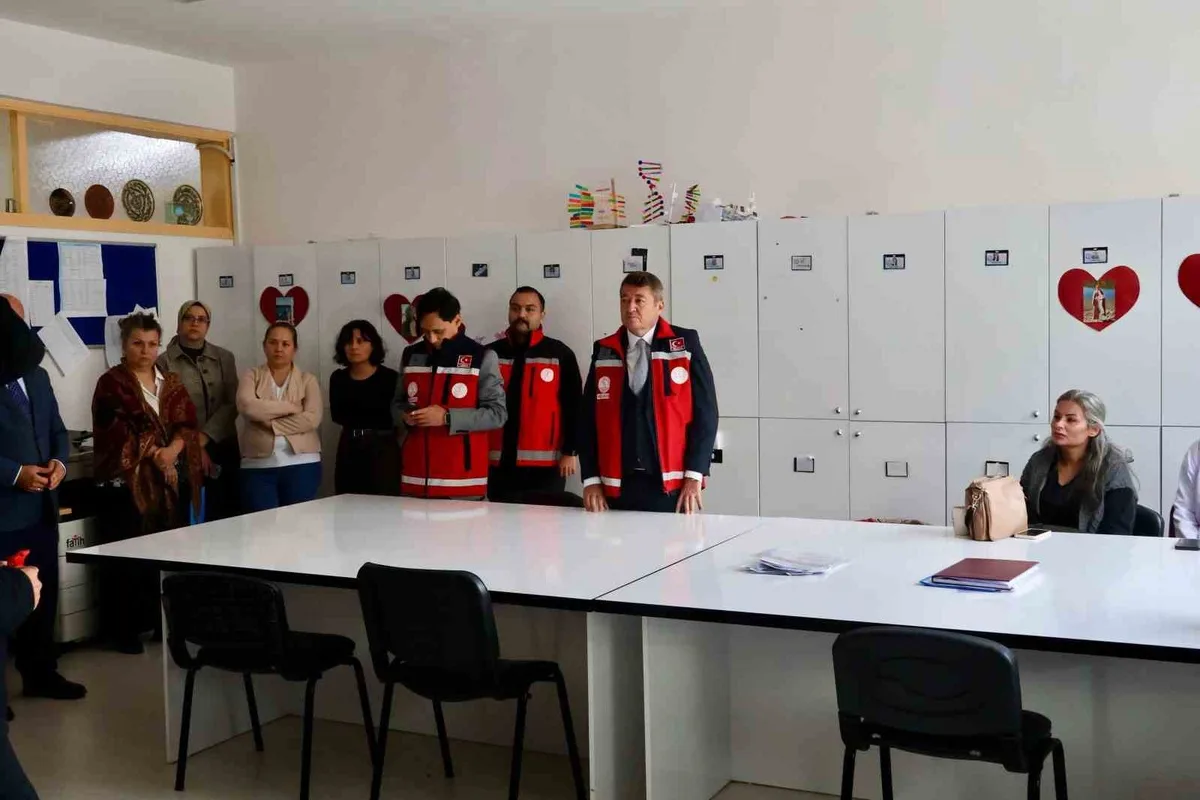 Bilecik'te Osmangazi Ortaokulunda deprem ve yangın tatbikatı yapıldı