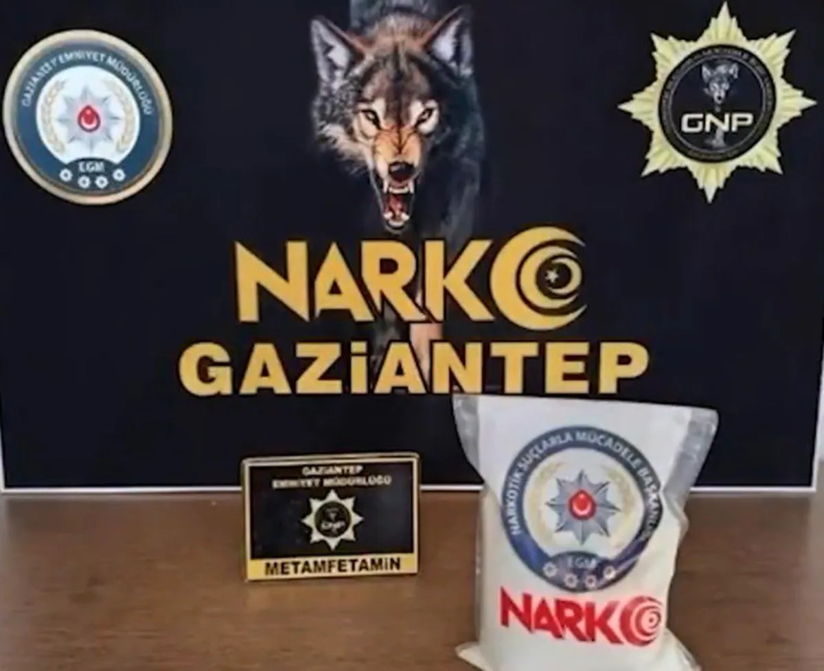 Gaziantep'te araçta 1 kilo metamfetamin ele geçirildi, 2 şüpheli gözaltına alındı
