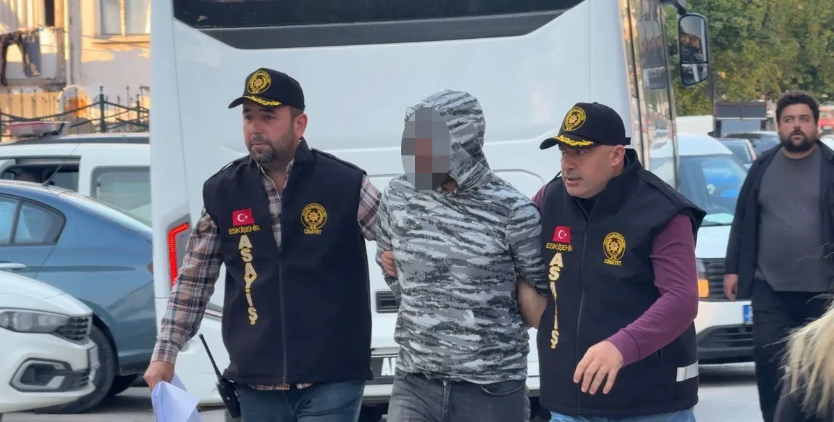Eskişehir'de arkadaşını bıçaklayarak öldüren şüpheli adliyeye sevk edildi