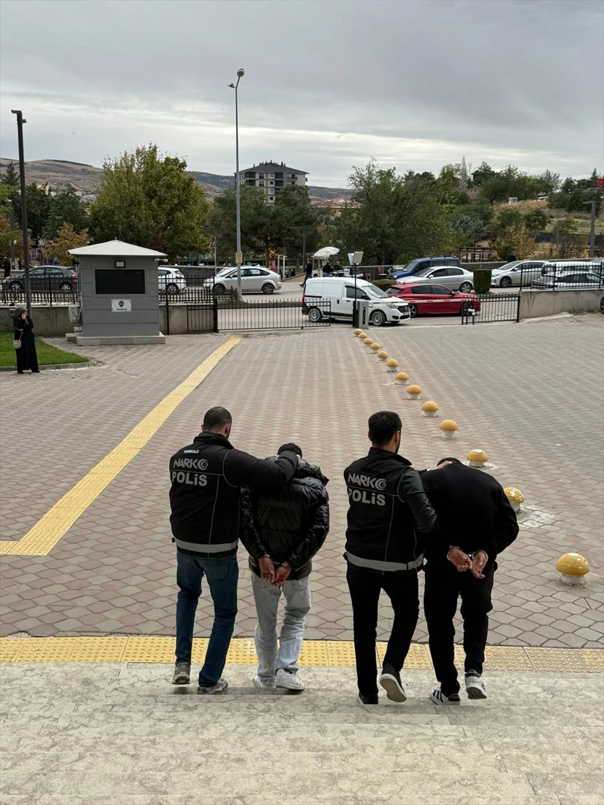 Kırıkkale'de uyuşturucu operasyonlarında 3 zanlı tutuklandı, 110 sentetik hap bulundu