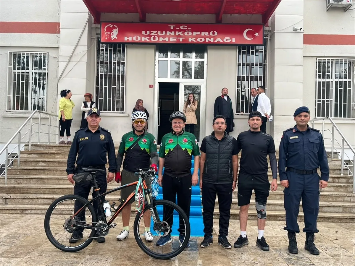 Edirne Uzunköprü'de Gazze ve Doğu Türkistan için bisiklet turu düzenlendi