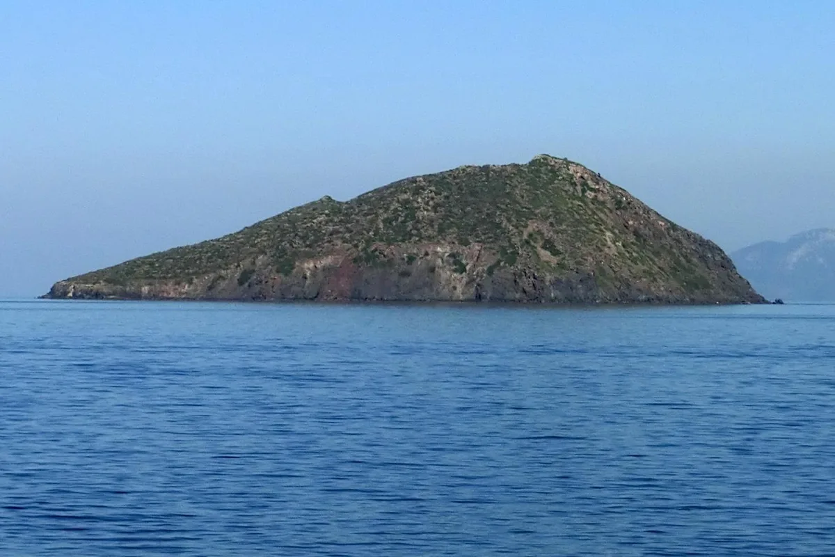 Türkiye'nin yanı başında satılık ada! Fiyatı şaşırttı