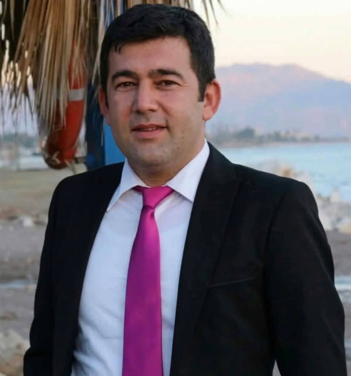 Kumluca'da görev yapan iki öğretmenin ölümü eğitim camiasını yasa boğdu