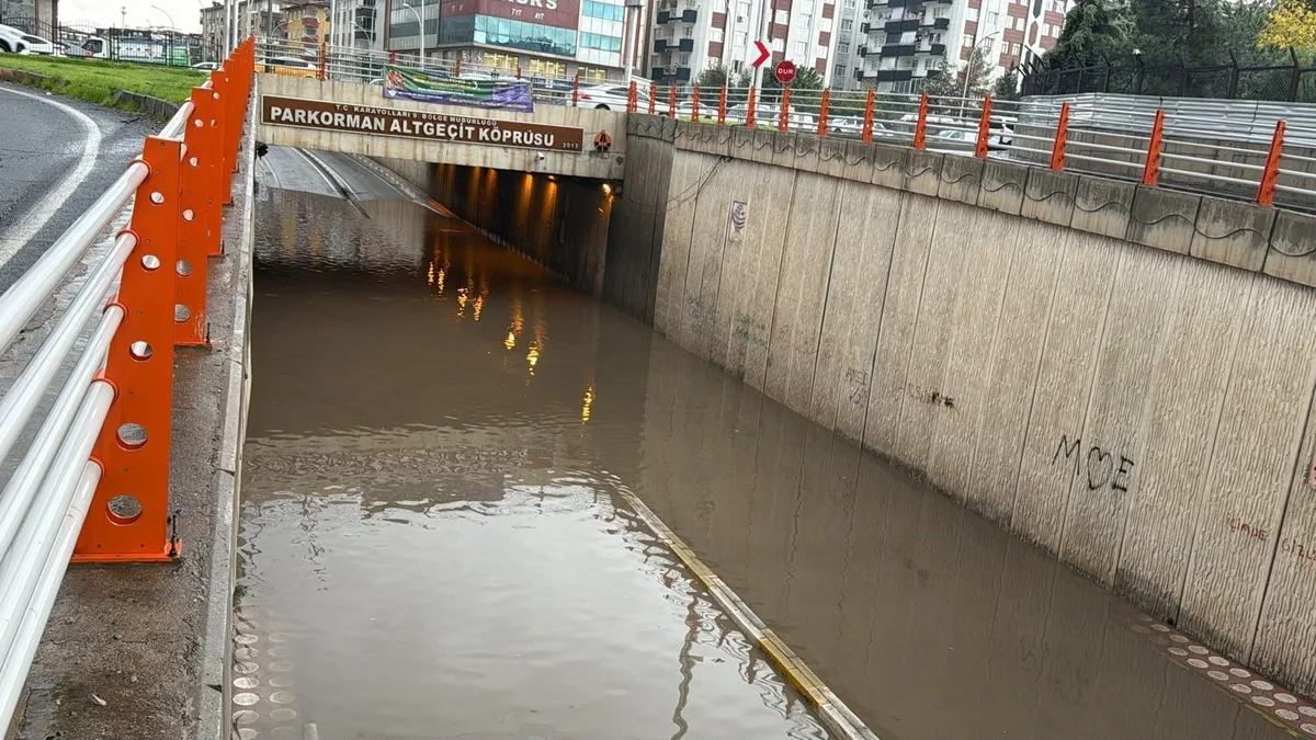 Diyarbakır'da yağışta 322 çağrı geldi, DİSKİ'nin milyarlık yatırımı sorgulandı