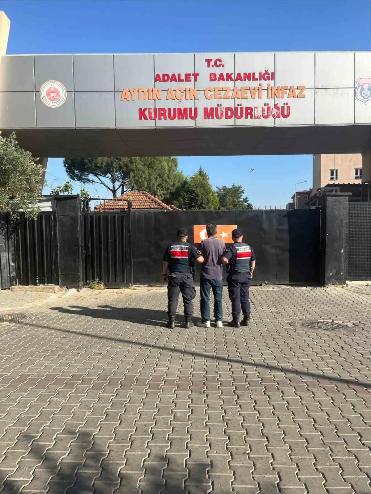 Aydın Efeler'de silahla tehditten 7 yıl 4 ay hapis cezası alan hükümlü yakalandı