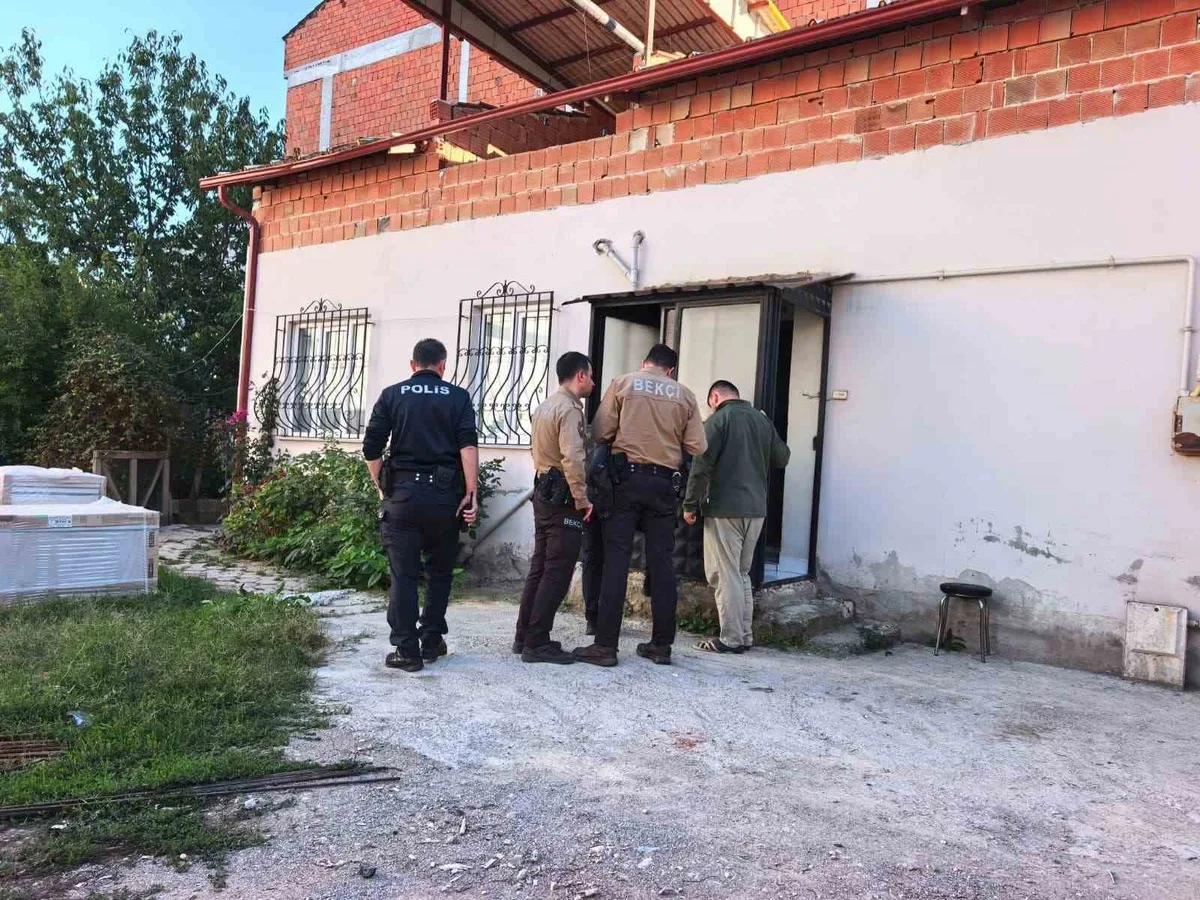 Bursa İnegöl'de evinde hareketsiz bulunan 63 yaşındaki adam hayatını kaybetti