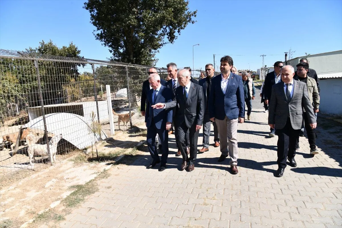 Keşan Kaymakamı ve Belediye Başkanı, Hayvanları Koruma Günü'nde bakımevini ziyaret etti