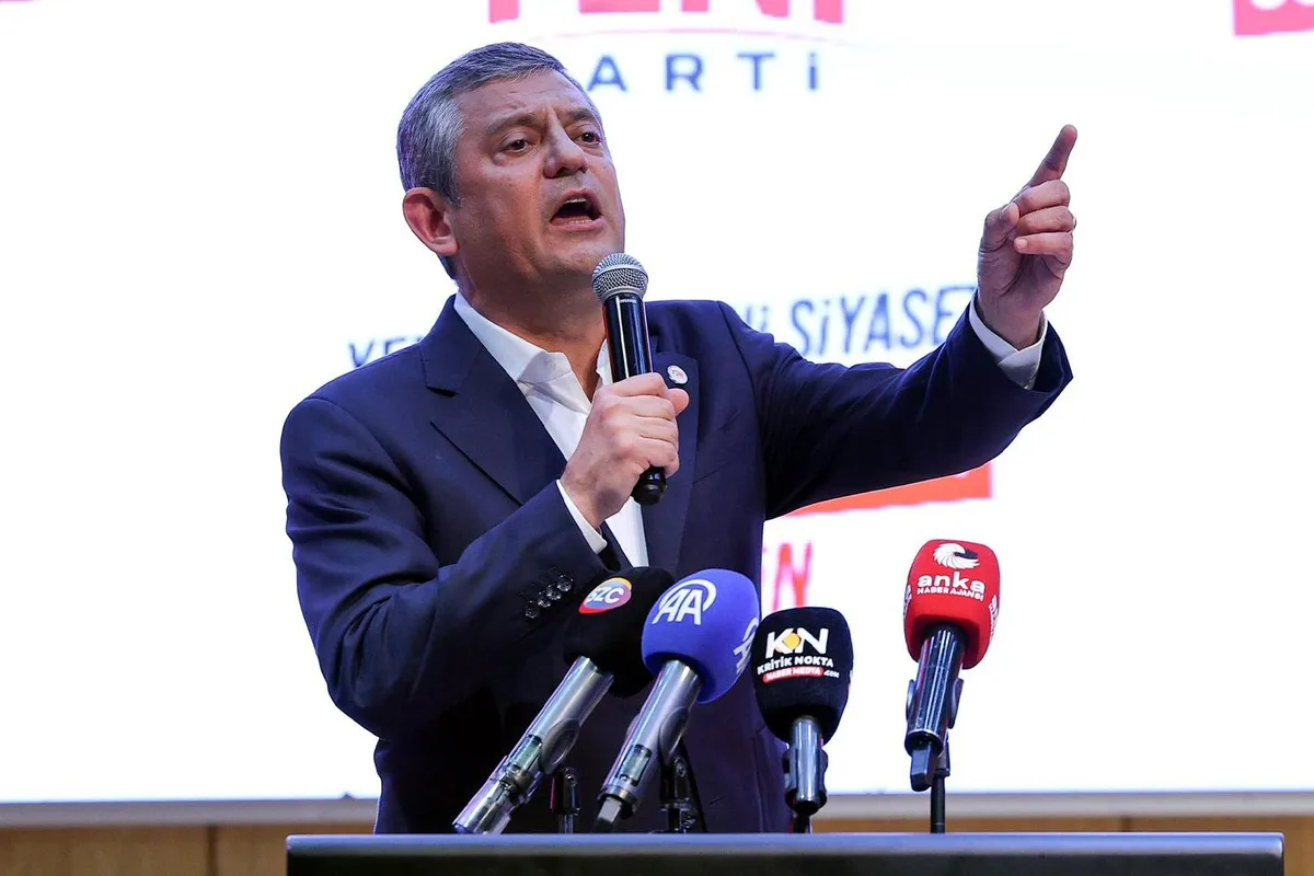 Özgür Özel'den ev hapsindeki Dedetaş'a ziyaret