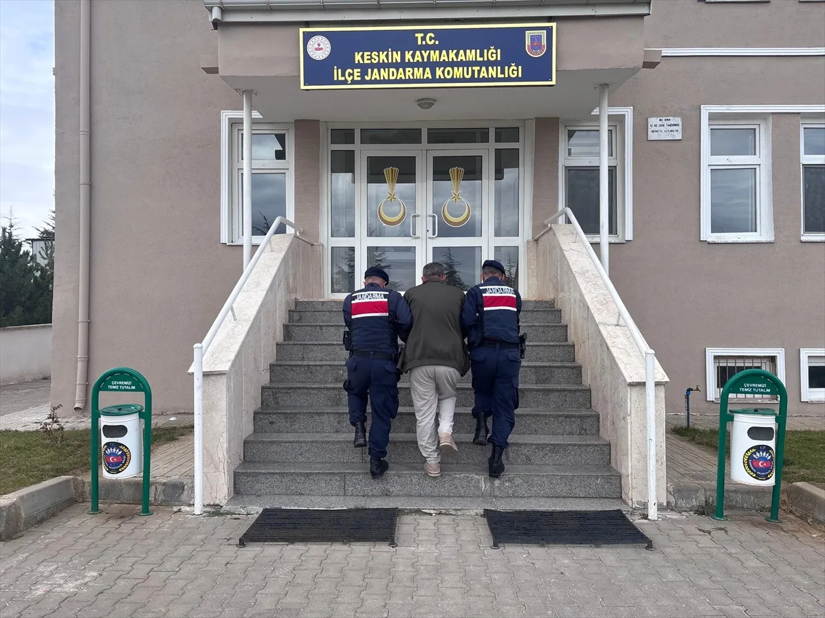 Kırıkkale'de haklarında kesinleşmiş hapis cezası bulunan 2 firari hükümlü yakalandı
