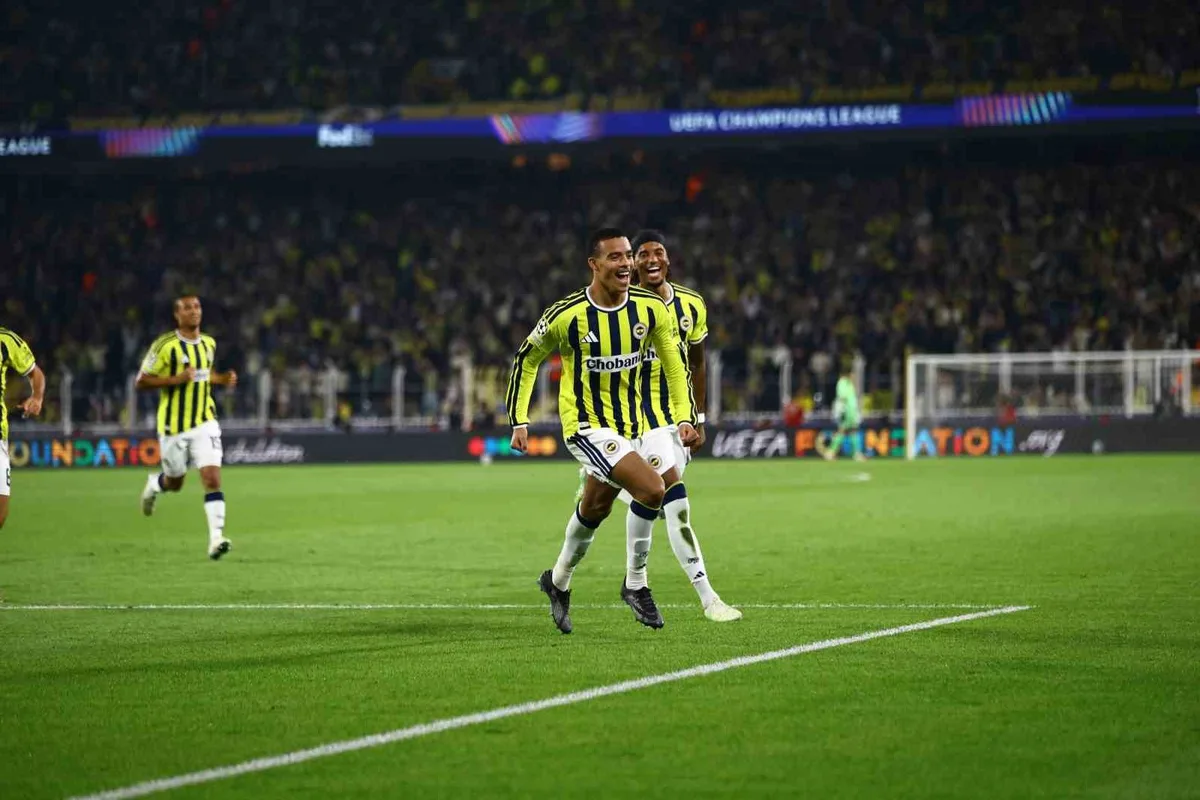 Fenerbahçe Slavia Prag ile 2-2 berabere kalırken Greenwood 7. golünü attı