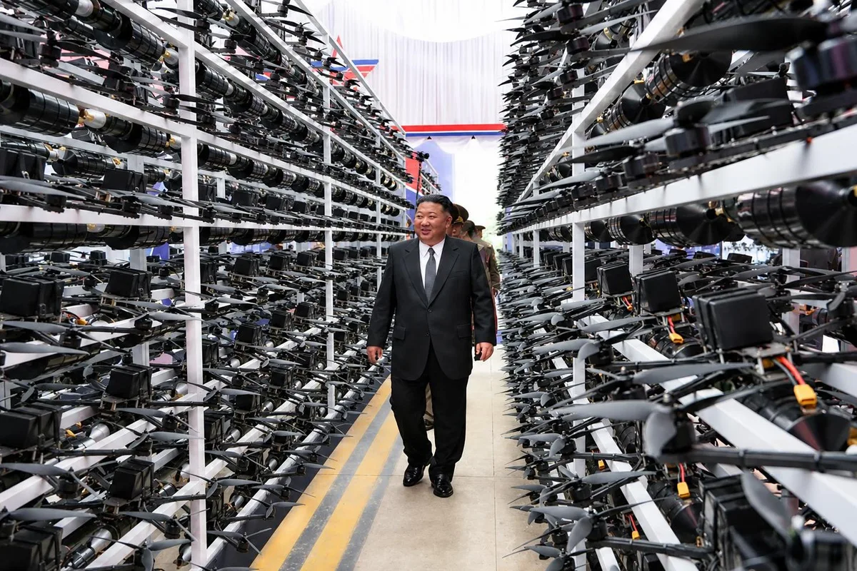 Kim Jong-un dünyaya gözdağı verdi! Yeni silahlarını ilk kez sergiledi