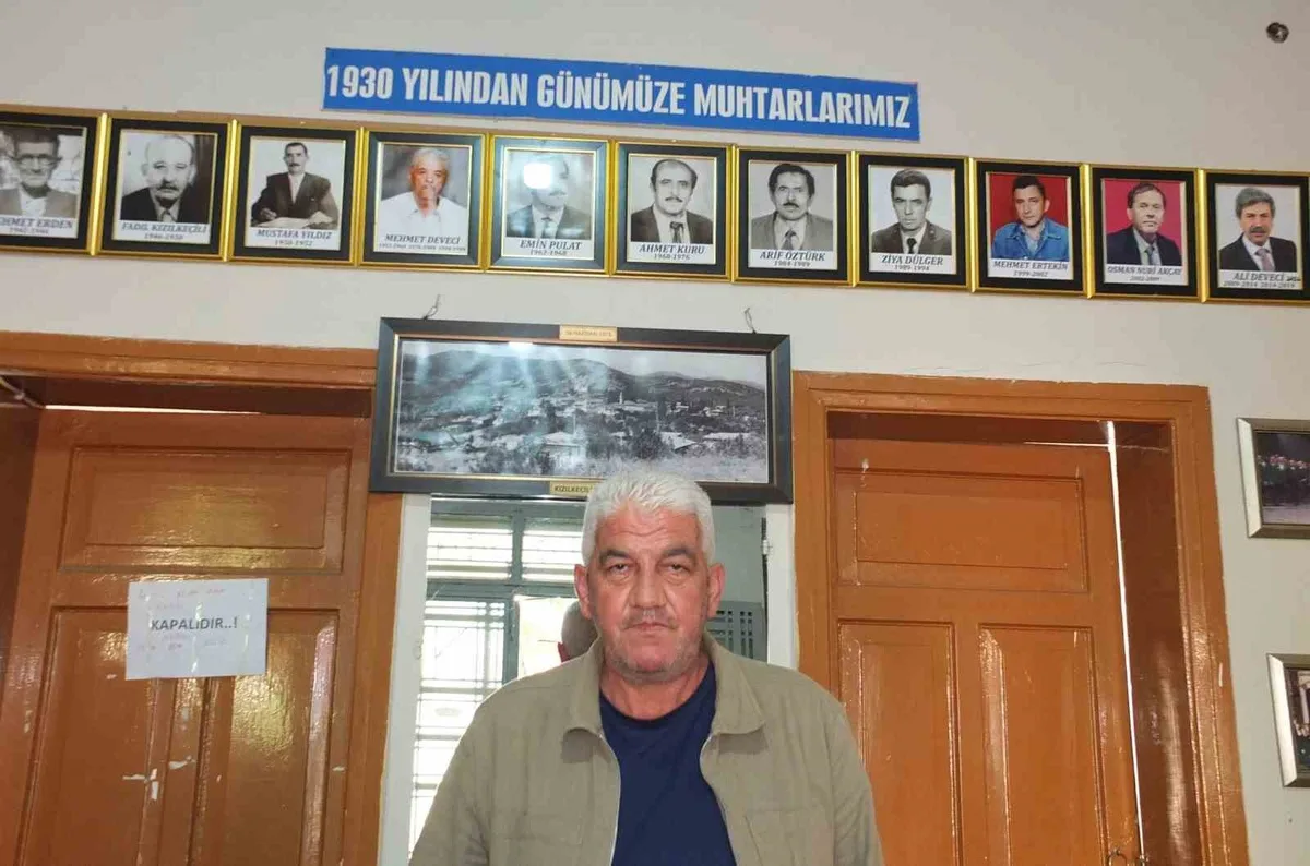 Edremit Kızılkeçili'de 15 muhtarın fotoğrafına yer verildi, 11'i hayatta değil