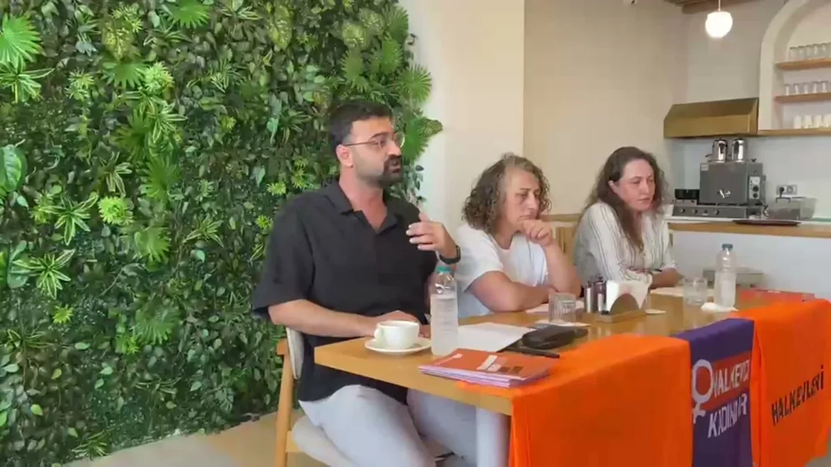 Halkevleri temsilcisi Özkan Hopa'da ekonomik kriz değil tercih olduğunu söyledi