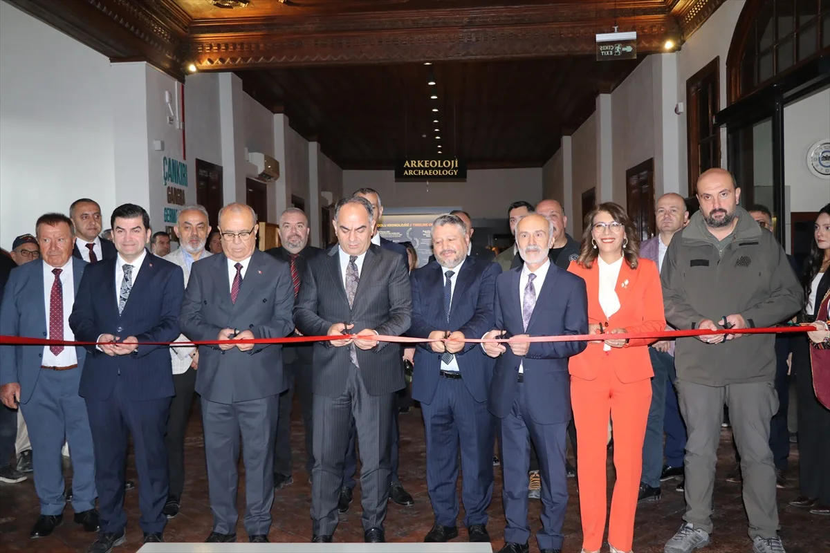 Şükrü Özgür'ün ilk kişisel sergisi Çankırı Müzesi'nde 21 eserle açıldı