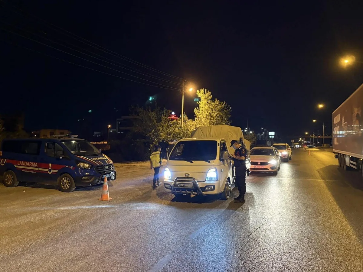 Aydın'da jandarmanın düzenlediği Çember-144 operasyonunda aranan 41 kişi yakalandı