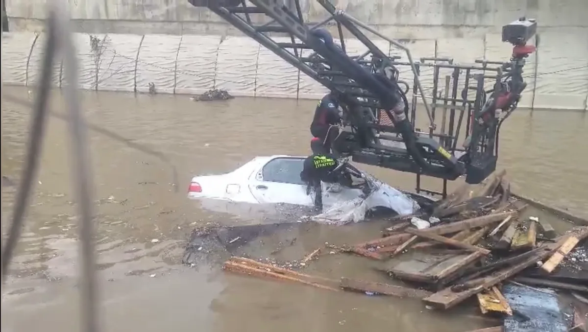 İstanbul Sarıyer'de kayıp Ahmet Derin'in ikinci otomobili de dereden çıkarıldı