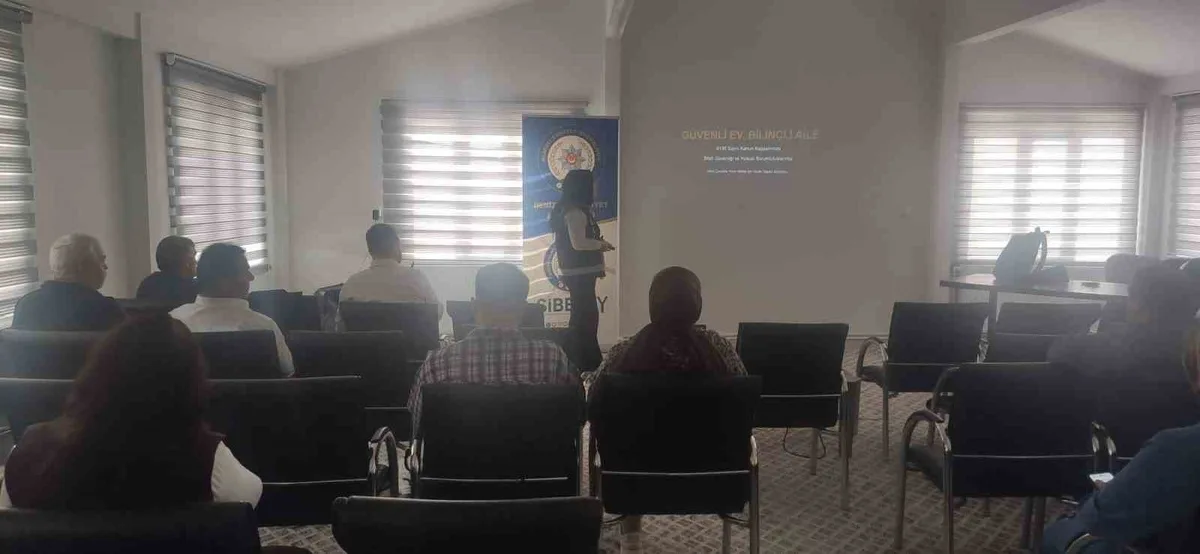 Denizli Baklan'da öğrenci, veli ve kamu personeline güvenlik semineri verildi