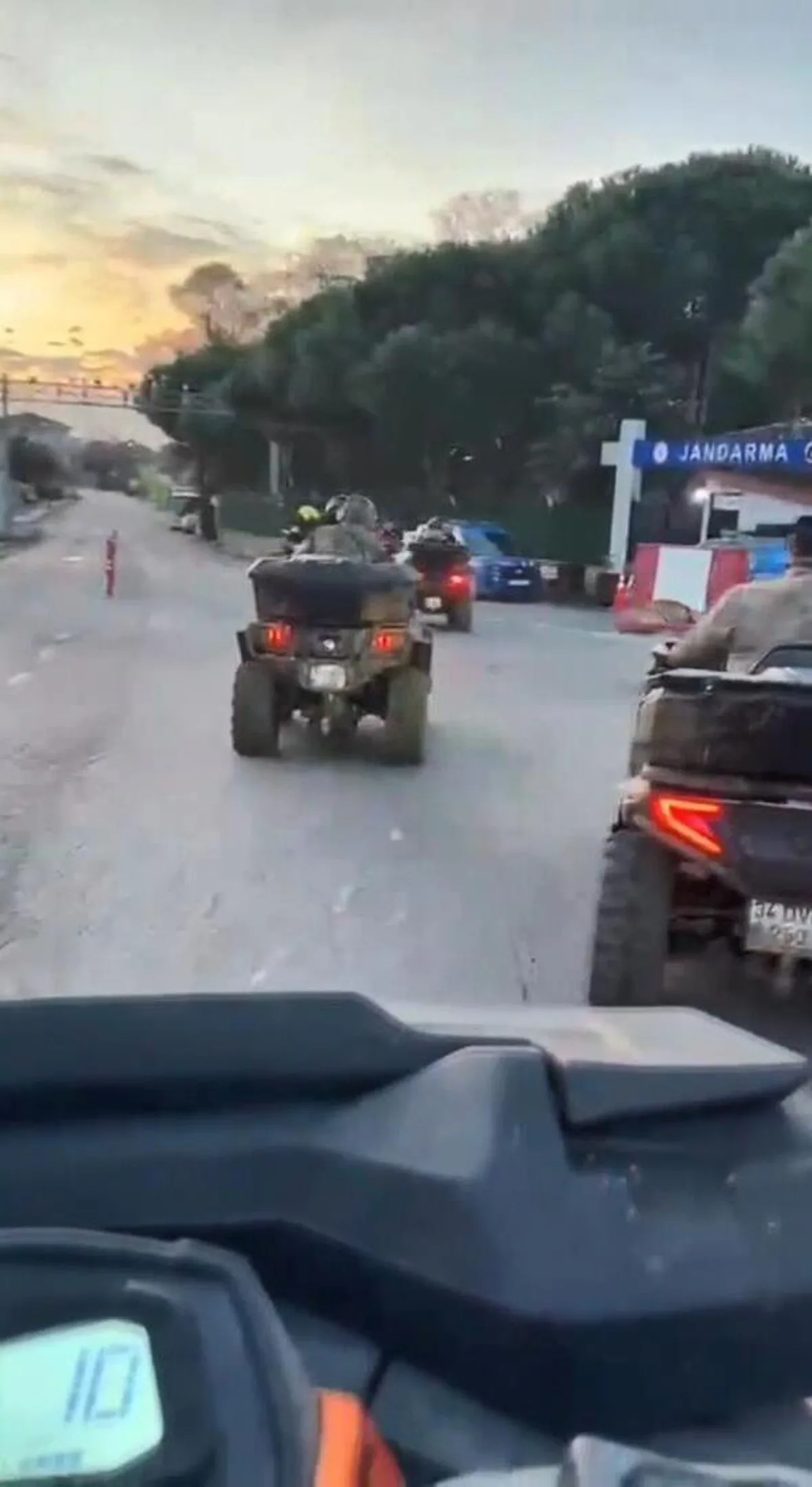 Çatalca Karacaköy'de mantar ararken kaybolan 1'i kadın 2 kişi sabaha karşı bulundu