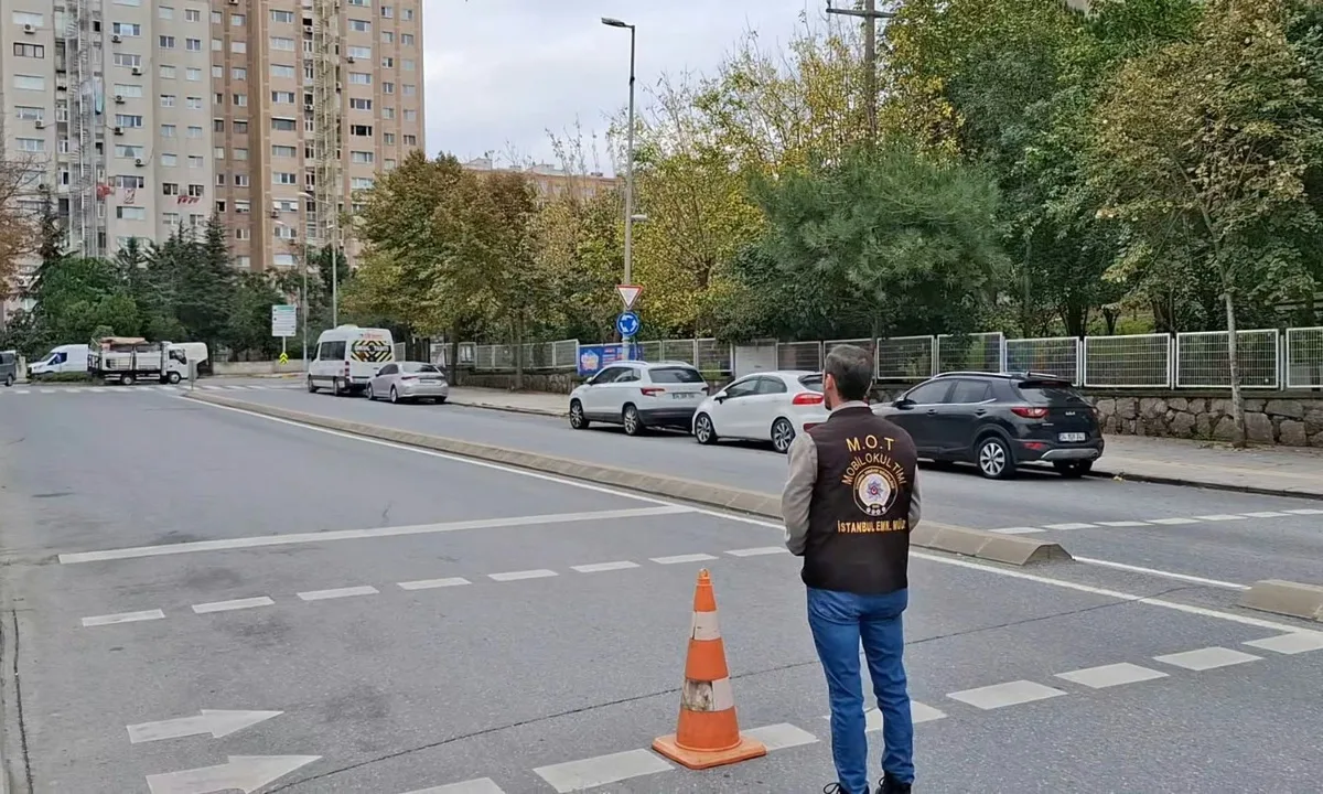 İstanbul Emniyet Müdürlüğü ekipleri Ataşehir'de okul çevresi denetimlerini artırdı