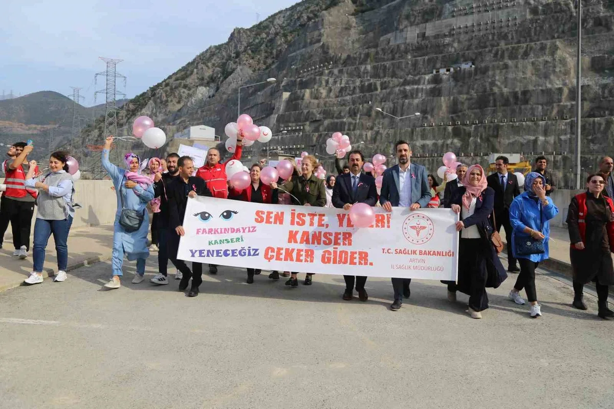Artvin'de Deriner Barajı'nda meme kanserinde erken teşhis için balon bırakıldı