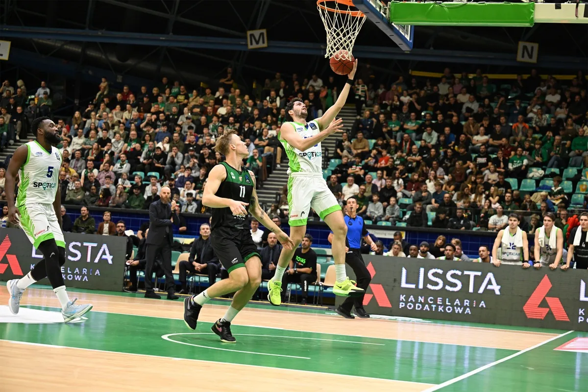 TOFAŞ, deplasmanda Slask Wroclaw'ı 90-74 yenip gruptaki galibiyet sayısını 4'e çıkardı