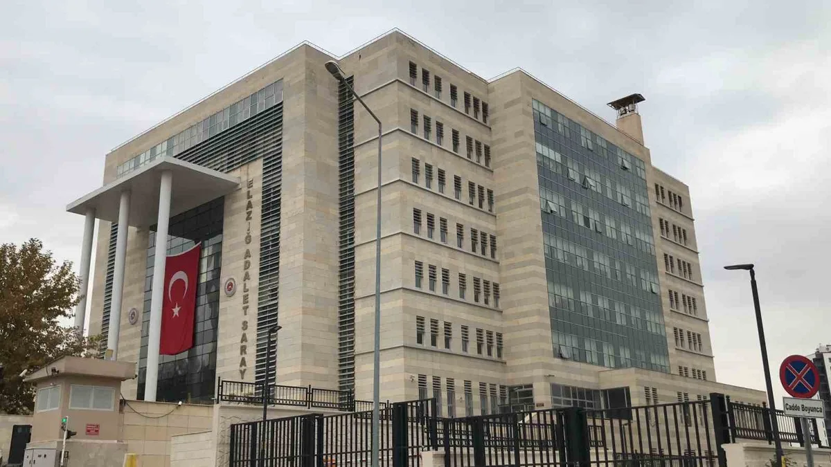 Elazığ cinayet davasında sanık, maktulün arkası dönükken 1 el ateş ettiğini söyledi