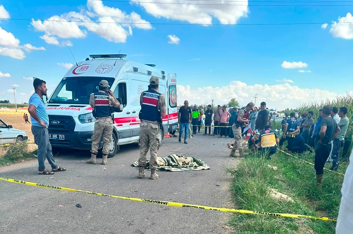 Şanlıurfa Akçakale'de motosiklet traktör mibzerine çarptı, 2 çocuk hayatını kaybetti
