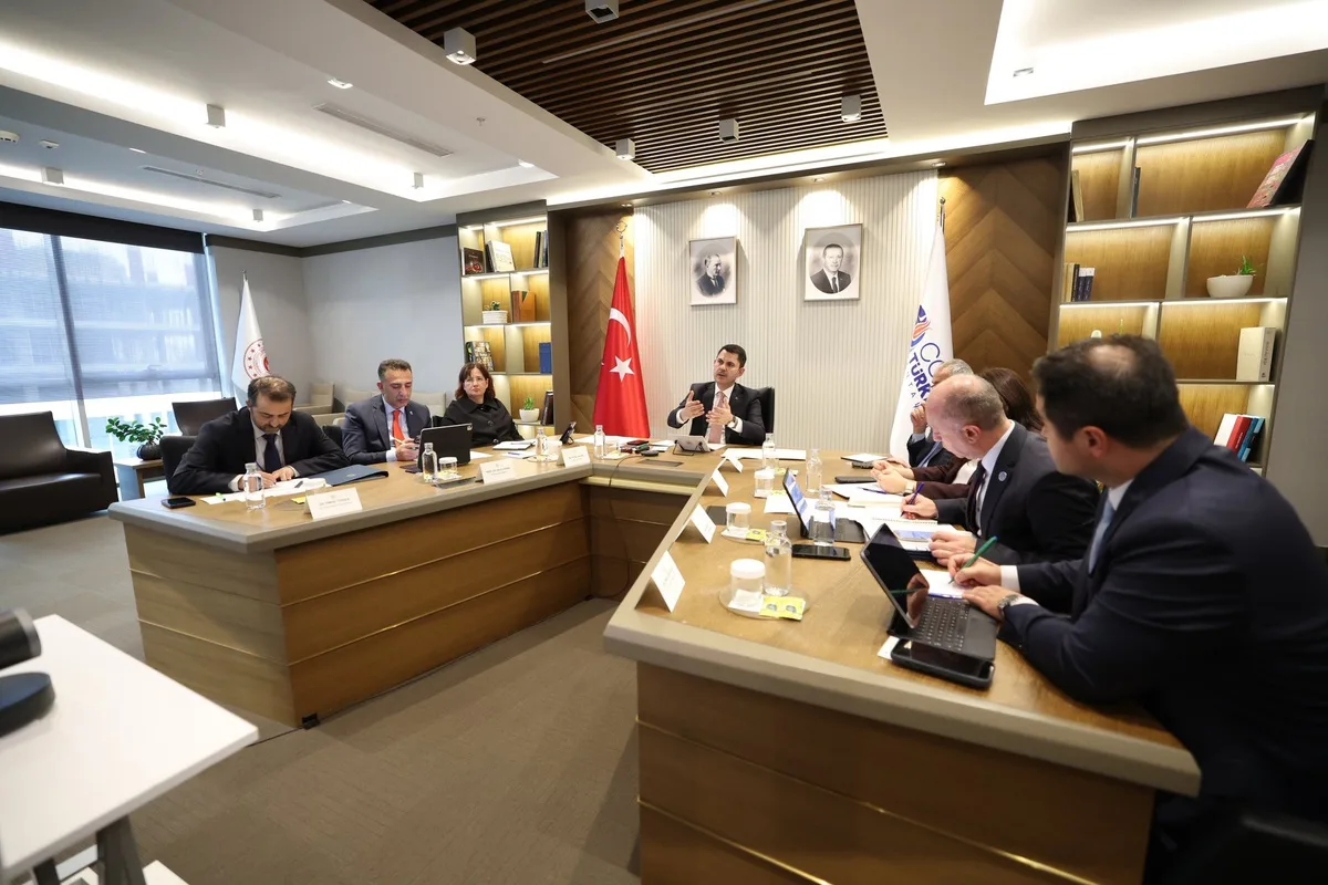 Bakan Kurum, COP31'e 12 gün kala Danışma Kurulu üyeleriyle görüştü