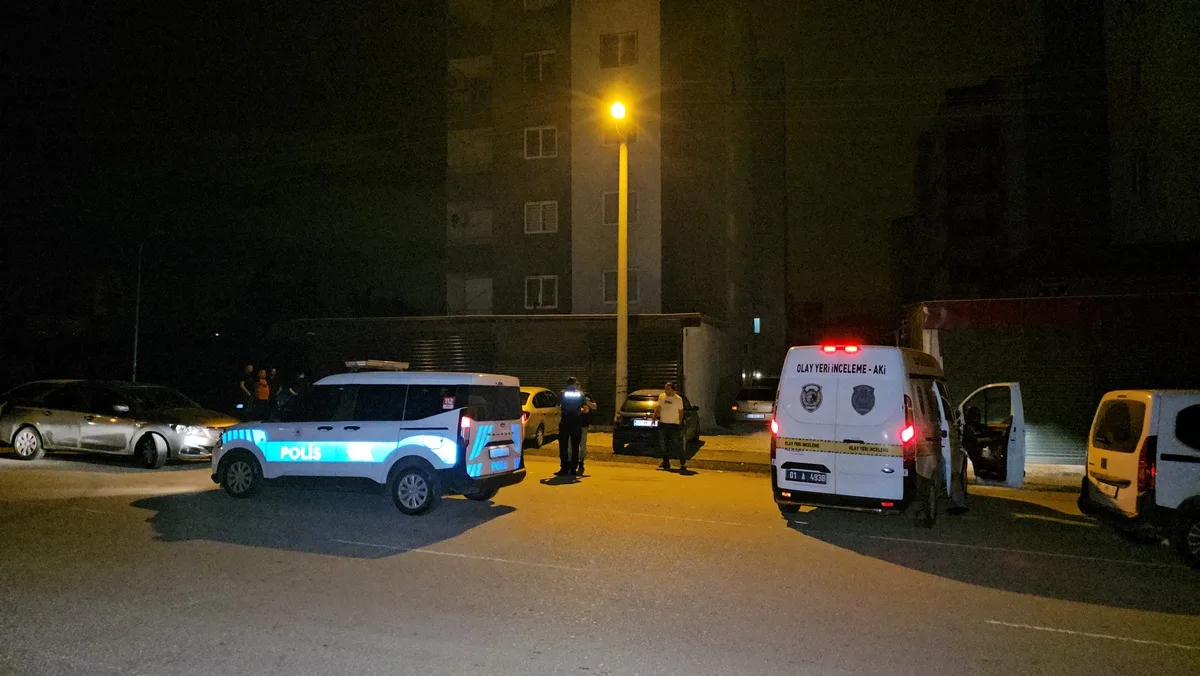 Adana Sarıçam'da sevgilisinin eski kocasından kaçan Özhan Ö. 3. kattan düşerek öldü